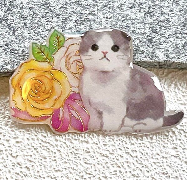 ネコ ハチワレ トラネコ チャーム ブローチ ピンバッジ アンブレラマーカー 薔薇 お花