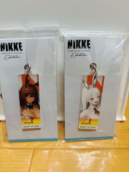 勝利の女神 NIKKE Exhibition ブラン ノワール アクリルキーホルダー