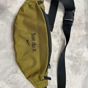NIKE カーキ ボディバック ウエストポーチ