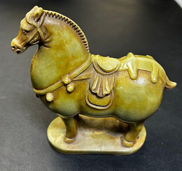 馬の置物 彫刻風 アンティーク調 インテリア 旧家蔵出し、縁起物、風水、古美術、開運 唐物 旧家収蔵 縁起物 置物