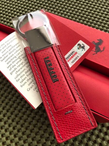 フェラーリ 本革 キーリング レッド Ferrari キーホルダー 【正規・新品未使用品】