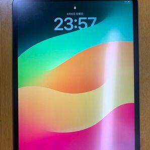 iPad Pro 12.9インチ Wi-Fi 第4世代256GB とキーボード