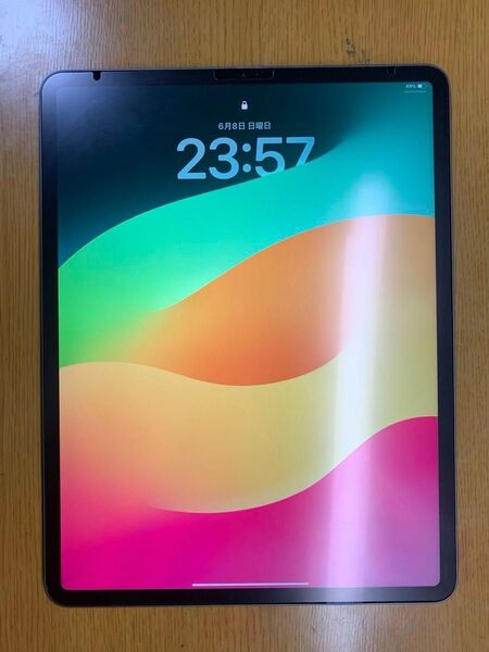 iPad Pro 12.9インチ Wi-Fi 第4世代256GB とキーボード