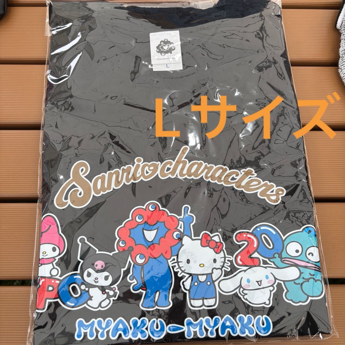 ホワイト/ Lサイズ〉ミャクミャク サンリオ Tシャツ｜Yahoo