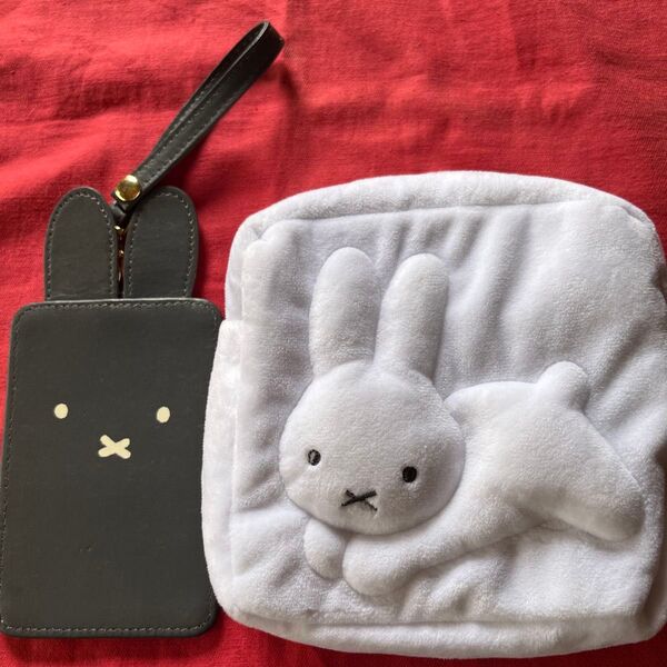 miffyミッフィーふわふわポーチ(タイトーくじ)&パスケース(クツワ)