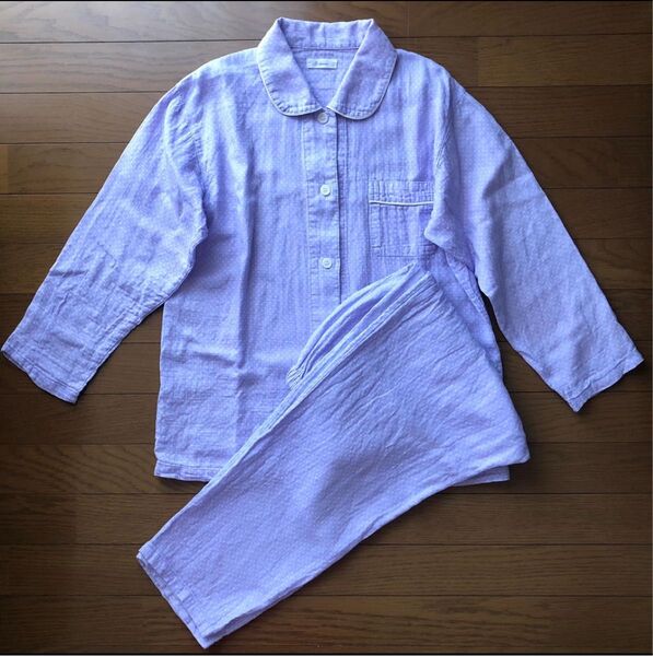 パジャマ 淡い藤色に小さな水玉模様