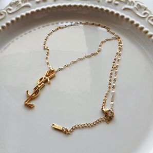 Yves Saint Laurent ロゴネックレス ゴールド
