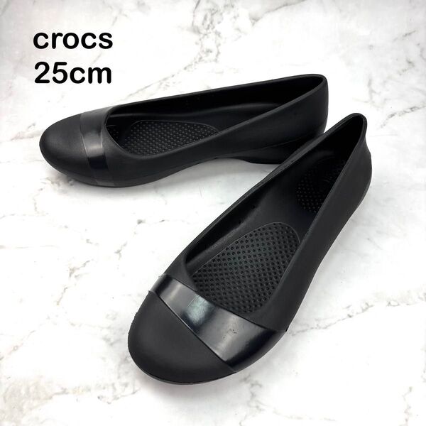 【美品】crocs クロックス 25 ブラック フラットシューズ パンプス 黒 スリッポン