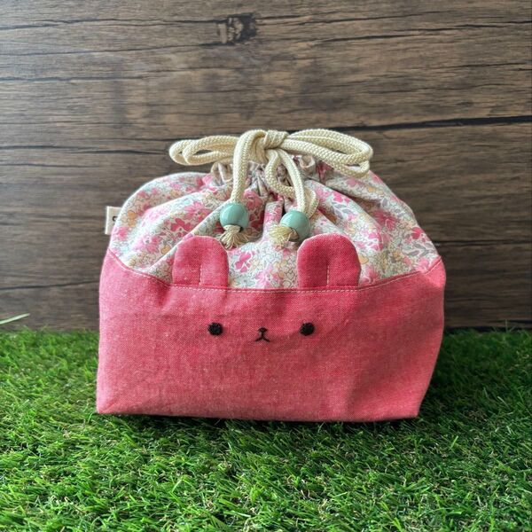 【生えくまのお弁当袋】オリジナルハンドメイドランチ巾着 クマ赤花柄 ダンガリー