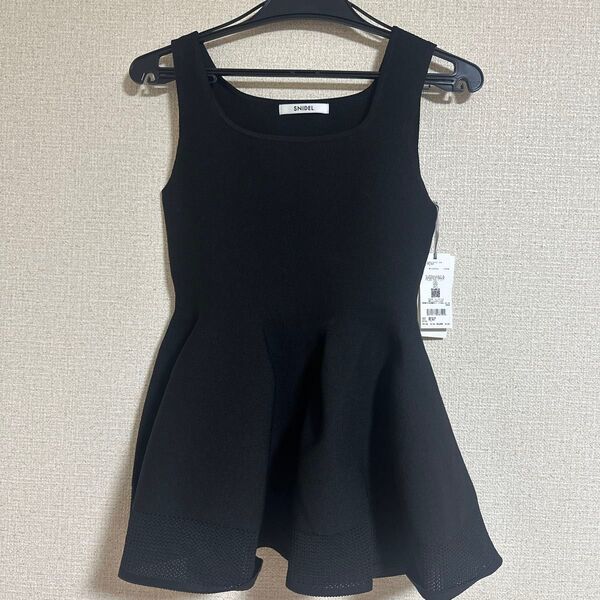 snidel ペプラム トップス 黒 ノースリーブ ブラック