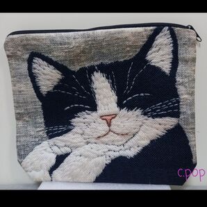 猫 ハチワレ 刺繍風 大判 ポーチ マルチケース 小物入れ 猫雑貨
