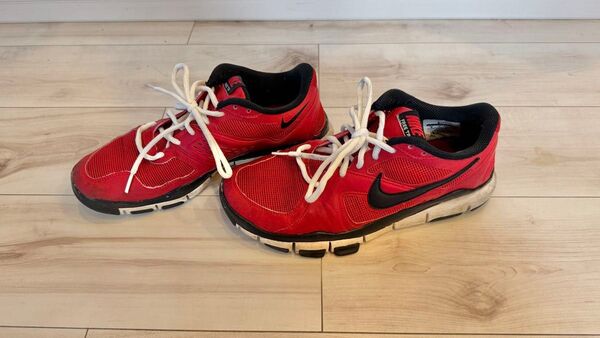 26.0cm NIKEランニングシューズ レッド赤フィットネス 軽量