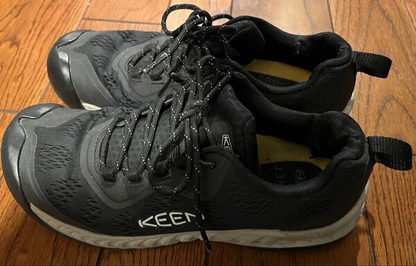 《約数ヶ月使用後 自宅保管》 KEEN キーン スニーカー メンズ 25cm ブラック 画像分