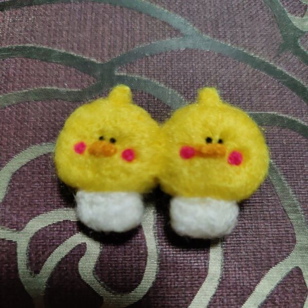 ハンドメイド 羊毛フェルト ブローチ なかよしオカメインコ