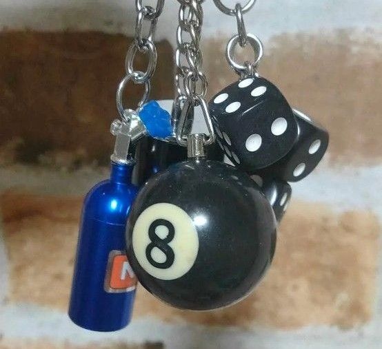 キーホルダー まとめ売り 4個セット エイトボール サイコロ NOS8ボール サイコロ キーホルダー他 4点セットブラック系