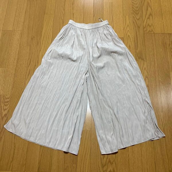 ユニクロ プリーツガウチョパンツ ベージュ レディース