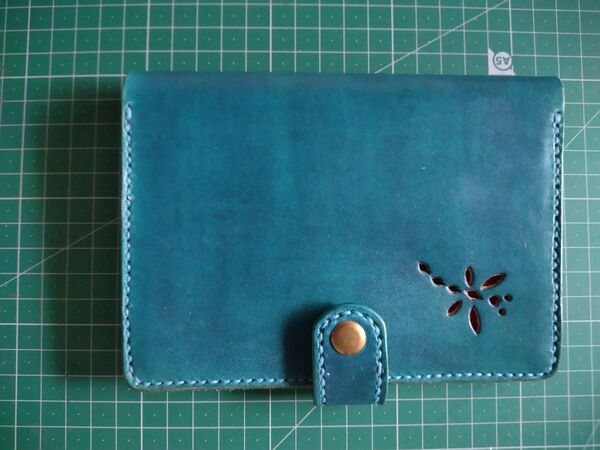 ハンドメイド 牛革 お薬手帳ケース 青