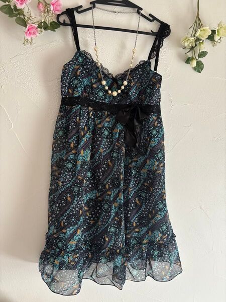 美品 黒ブルー キャミソールワンピース フリル ひざ丈 花柄リボンレース可愛い夏物Mサイズ