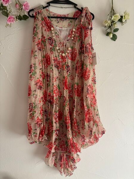 新品タグ付 赤朱色ベージュ 花柄シフォンプリーツ チュニック ワンピース ノースリーブ総柄 お洒落 夏物Lサイズ美品