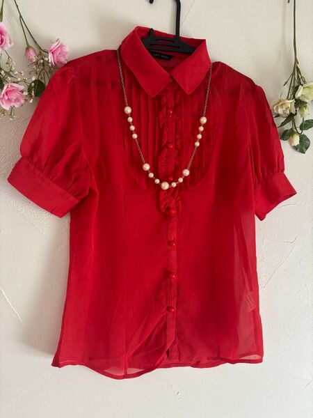 美品 半袖 ブラウス シャツ赤フリル上品 シースルー トップスMサイズ夏物