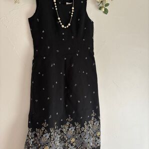 美品 黒ノースリーブ ワンピース マキシ丈 ネイビー系花柄Mサイズ 夏物