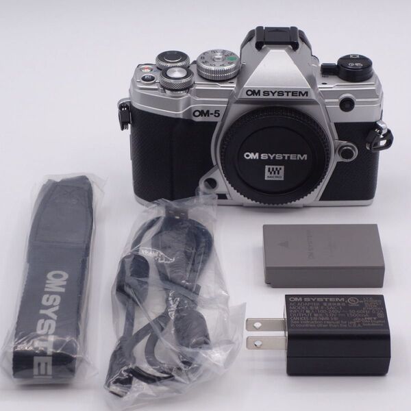 【美品】OM SYSTEM OM-5 ボディ ミラーレス一眼カメラ シルバー
