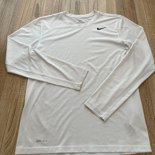 ナイキ 白 DRI-FIT 長袖Tシャツ Mサイズ 身幅47、着丈65cm素人計測