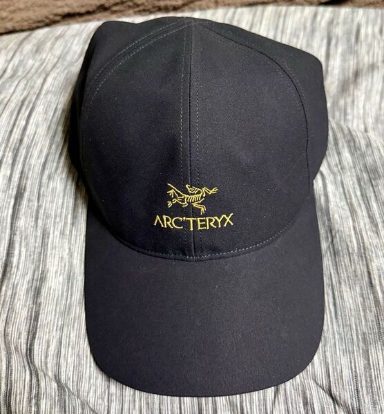 アークテリクス 新品! バードワードキャップ 黒金ロゴ L-XL