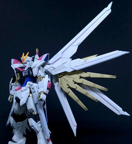 【 全塗装完成品 】ガンプラ HGCE 1/144 マイティーストライクフリーダムガンダム SEEDFREEDOM