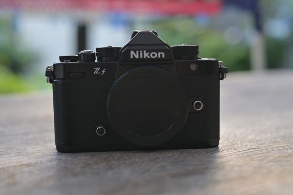 ショット数891 Nikon Zf ミラーレスカメラ Zマウント 検(SONY 富士フイルム canon