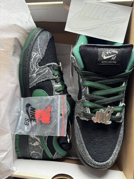 There Skateboards × SB Dunk Low Pro Anthracite and Gorge Green 28