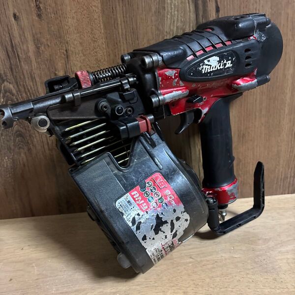 マキタ高圧エア釘打ち機 90㎜ 完動品