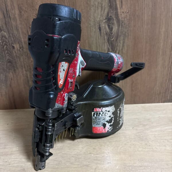 マキタ高圧エア釘打ち機 65㎜完動品