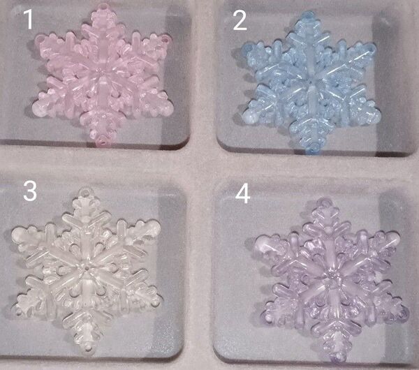 処分セール 4☆84点 4つ穴 雪の結晶 ビーズ コネクター チャーム
