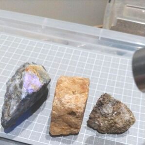 笹洞鉱山ほたる瑪瑙石、中津川水晶洞窟原石、洞戸鉱山水晶 ガーネット石 3個セット
