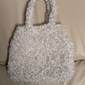 【手編み・ハンドメイド】シルバー色ファー風ミニバッグ
