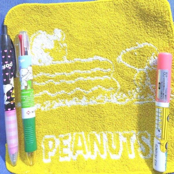 PEANUTSスヌーピーハンカチタオルとスティック型はさみ&ボールペン2本セット(1本は非売品ノベルティ)