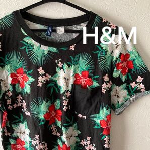 お値下げ【H&M】ハイビスカスフラワープリント 半袖ポケットTシャツ ブラック USサイズS(Mサイズ相当)