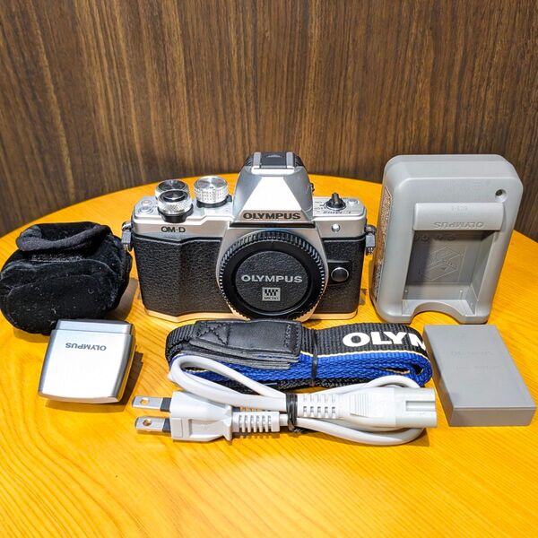 【美品】オリンパス OM-D E-M10 MarkⅡ ボディ シルバー ミラーレス カメラ