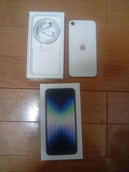 箱付き Apple iPhone SE (第3世代) ホワイト 本体 SIMフリー