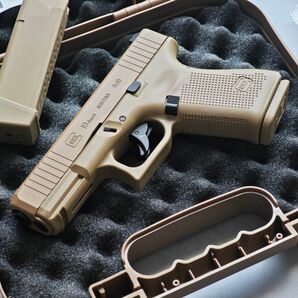 Voisky GLOCK19 gen5 フィンガーアクションブローバック 排莢式 モデルガン G19 グロック デザートカラー