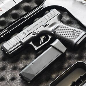 Voisky GLOCK19 gen5 フィンガーアクションブローバック 排莢式 モデルガン G19 グロック レーザー トイガン