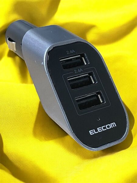 美品 ELECOM 車載USB充電器 5V/4.8A 3ポート