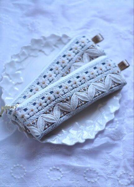 ブルー系細みのハンドメイド ペンケース (1個)インド刺繍リボン 花柄