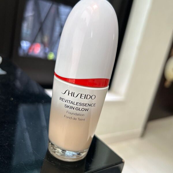 SHISEIDO エッセンス スキングロウ ファンデーション 160