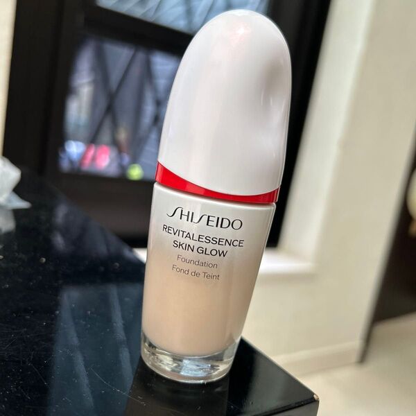 SHISEIDO エッセンススキングロウファンデーション 220
