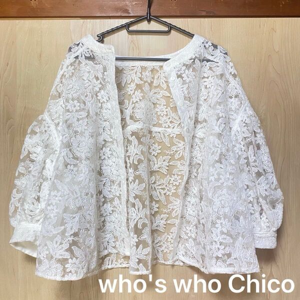 【who's who Chico】5分袖フラワーレーススタンドカラーブラウス
