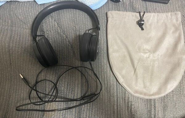 【即売りたい為、格安設定】Beats EP オンイヤーヘッドホン -電池残量を気にせず好きなだけ再生