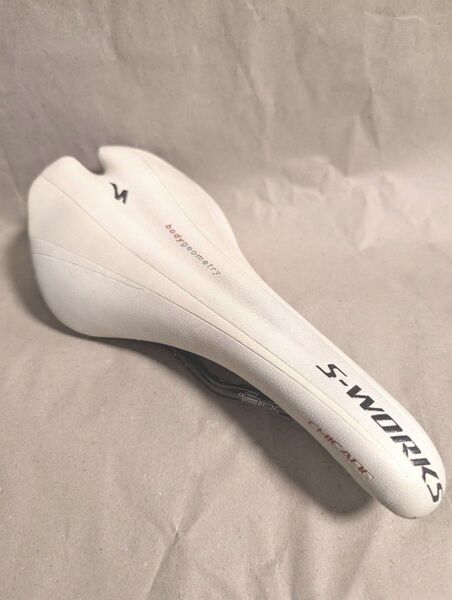 スペシャライズド S-WORKS CHICANE サドル 130mm Factカーボンレール ホワイト