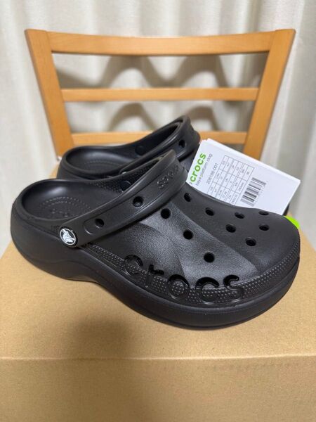 新品 クロックス バヤ プラットフォーム 厚底 クロッグ 黒 W7 crocs Baya サンダル 23cm